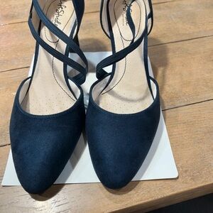 Life Stride Elegant Navy Heels